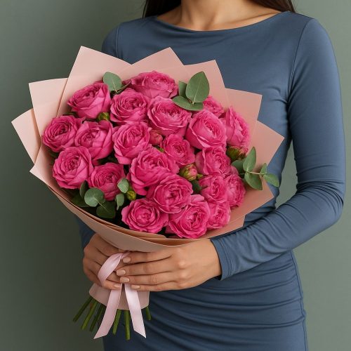 Букет пионовидных кустовых роз «Нежнейшее очарование»